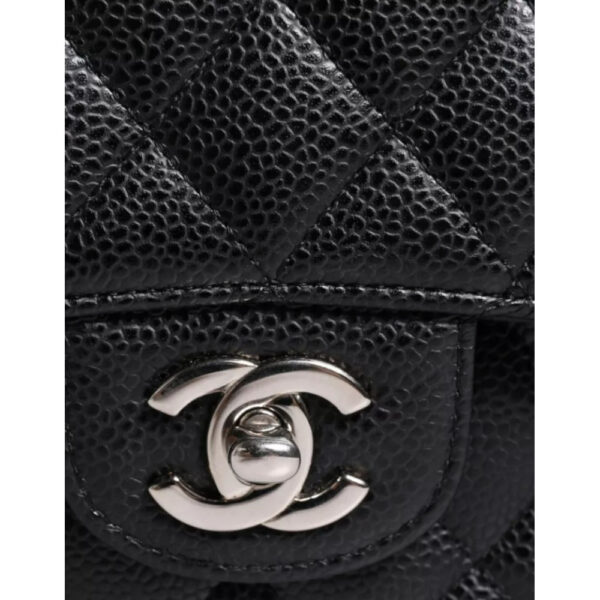 CHANEL - Bolso de hombro acolchado plateado Black Caviar Medium Classic Double Flap. - Image 2