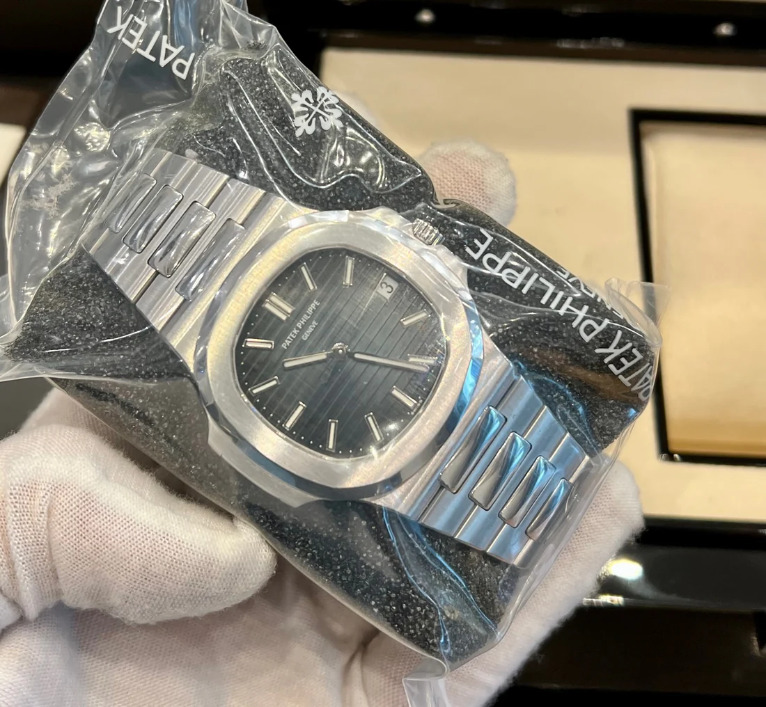 PATEK PHILIPPE - Nautilus 5711/1A Esfera Azul 2015 SELLADO Garantía Italiana - Image 4